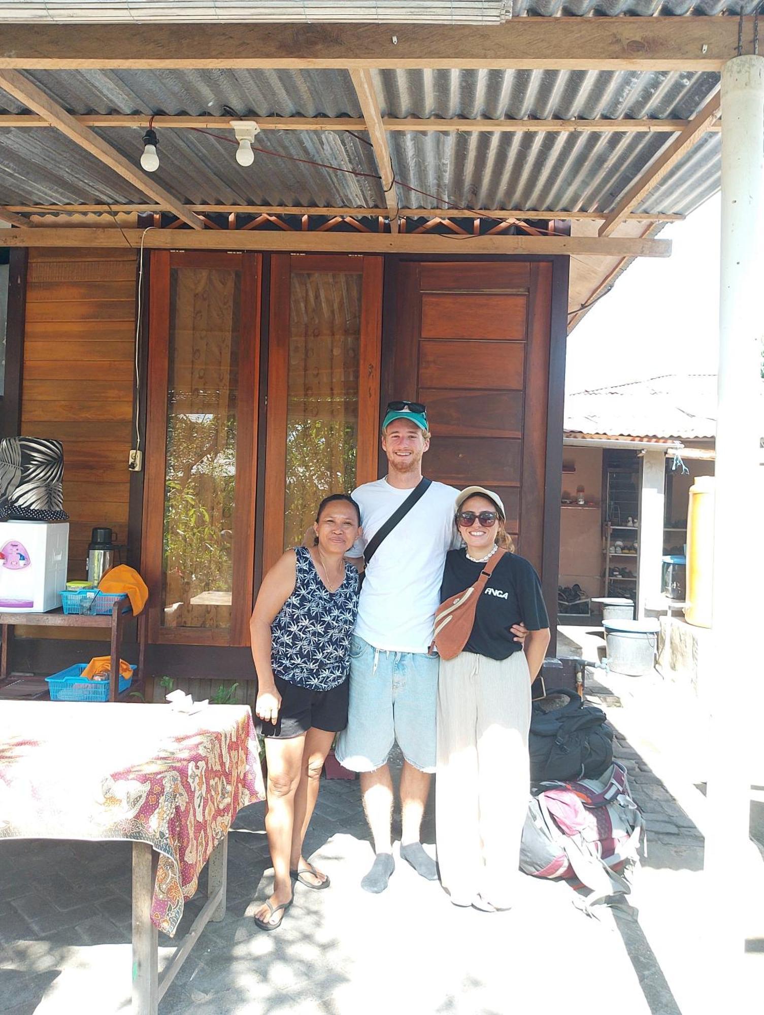 Naca Homestay マナド エクステリア 写真